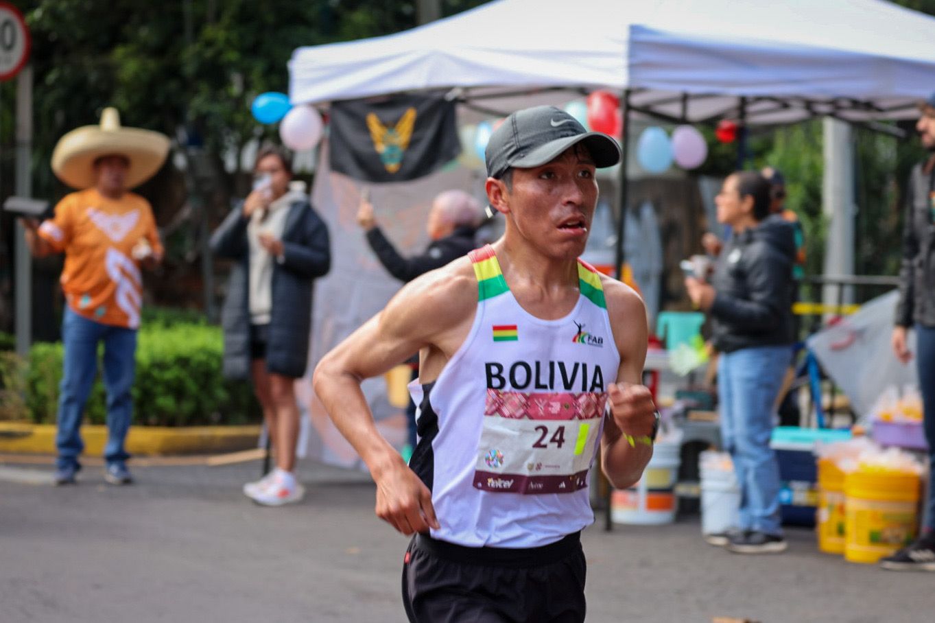 Un extraordinario Garibay gana la Maratón de la Ciudad de México